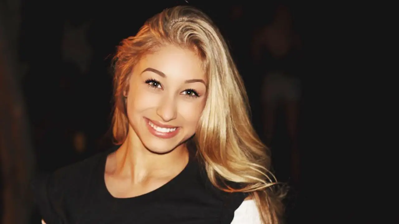 Briar Nolet's photos before the nose job. celebsindepth.com