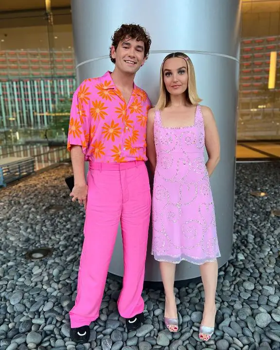 Chloe Fineman and Casey Thomas Brown didn't marry in real life. celebsindepth.com