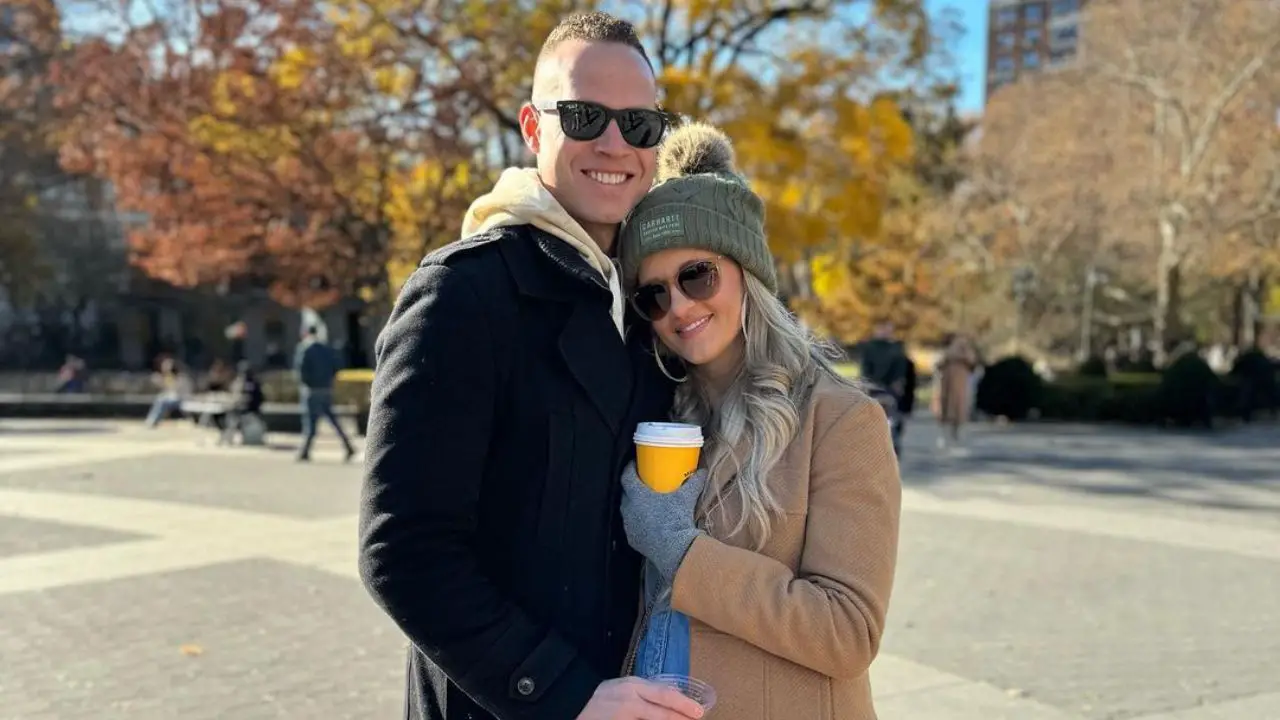 Dalen Cuff with his girlfriend. celebsindepth.com