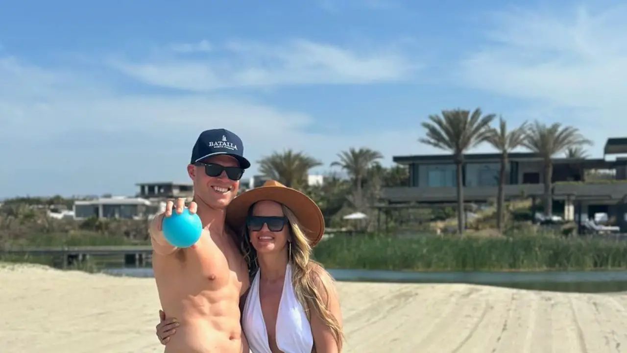 Dalen Cuff and his current girlfriend often share pictures together. celebsindepth.com