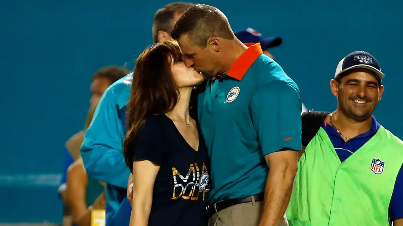 Dan Campbell is married to a woman named Holly. celebsindepth.com