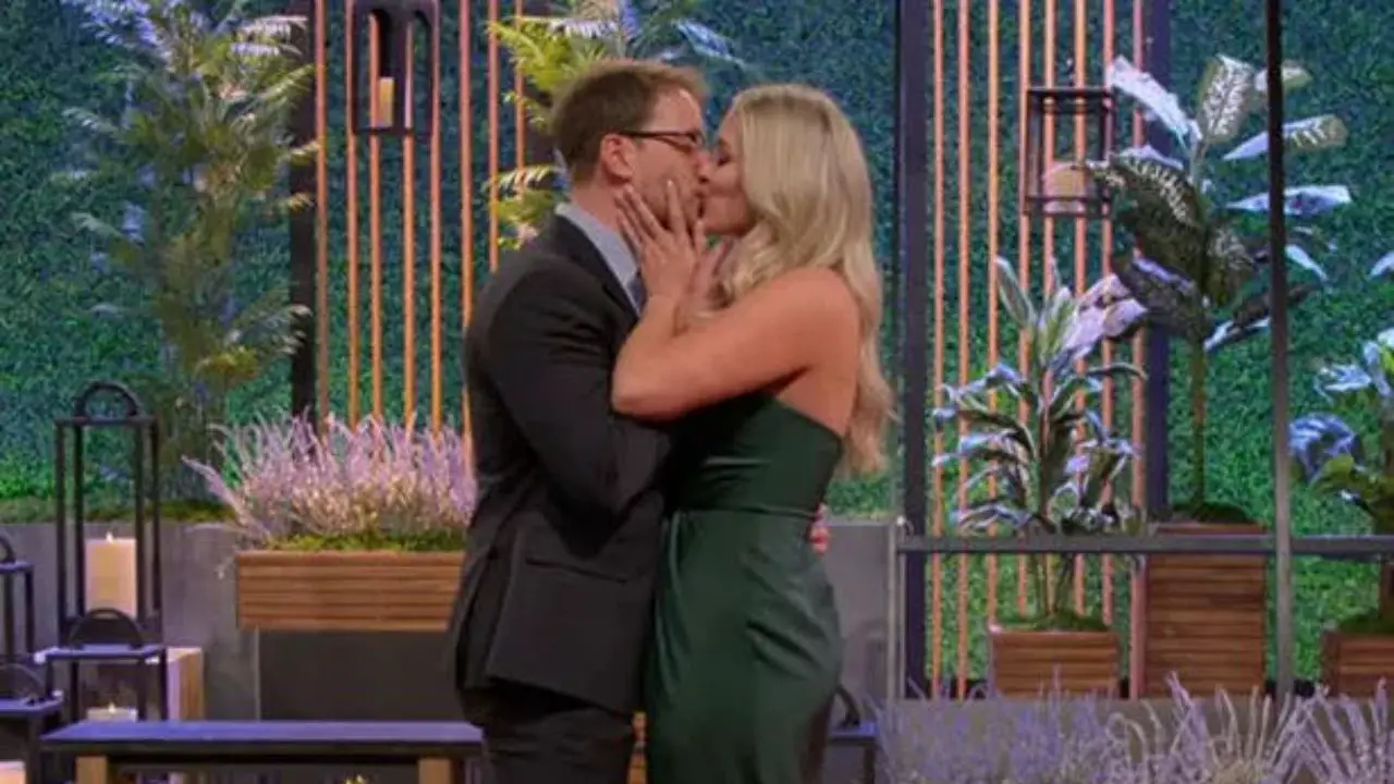 Neither Jeremy nor Laura have talked about the cheating sandal. celebsindepth.com