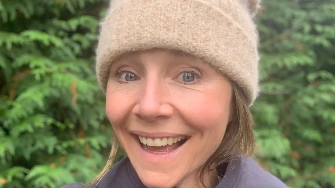 Sarah Chalke's trademark blonde hair is still visible in Instagram photographs.