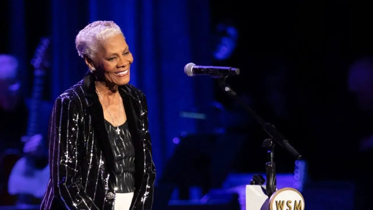 Dionne Warwick has been facing jaw problems. celebsindepth.com