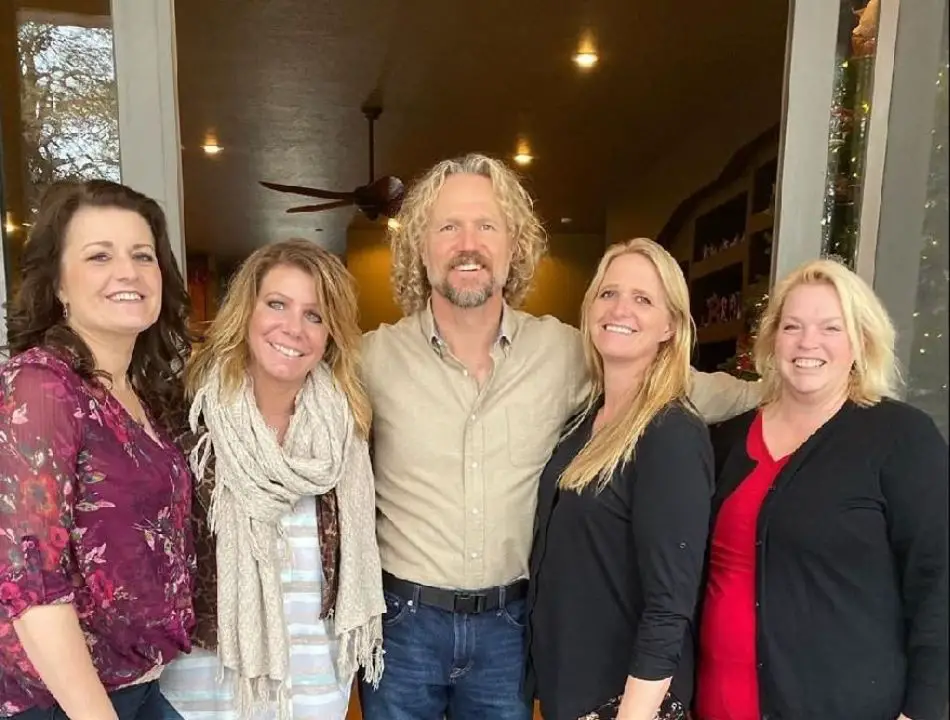 Kody Brown with his four wives (Robyn, Meri, Janelle, and Christine). celebsindepth.com