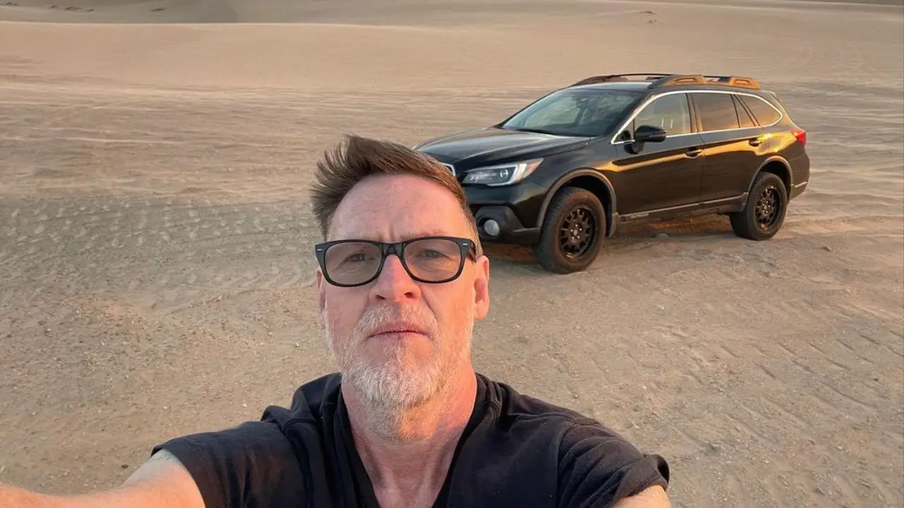 Donal Logue has a Net Worth of $3 million and lives a lavish life.