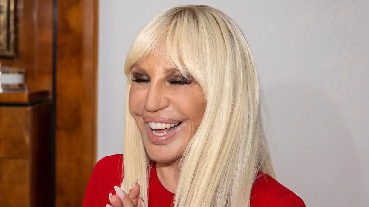 Donatella Versace is accused of being addicted to plastic surgery. celebsindepth.com