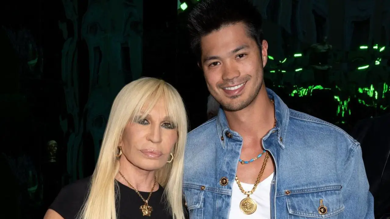 People think that Donatella Versace looks like her brother, Gianni, due to plastic surgery. celebsindepth.com