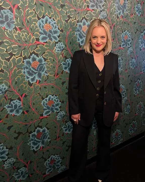 Elisabeth Moss hasn't revealed her relationship to anyone. celebsindepth.com