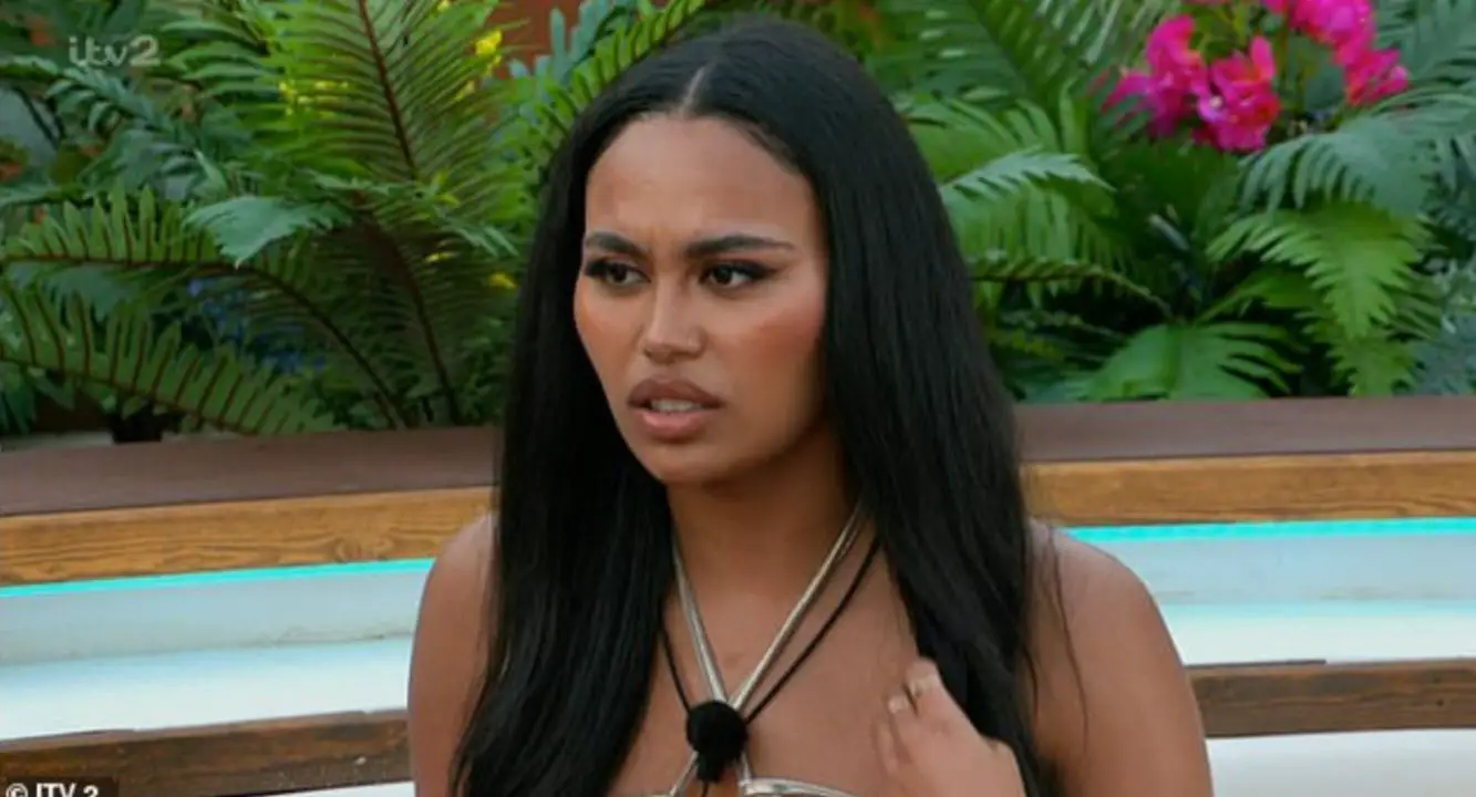 Ella Thomas before plastic surgery appearance. celebsindepth.com