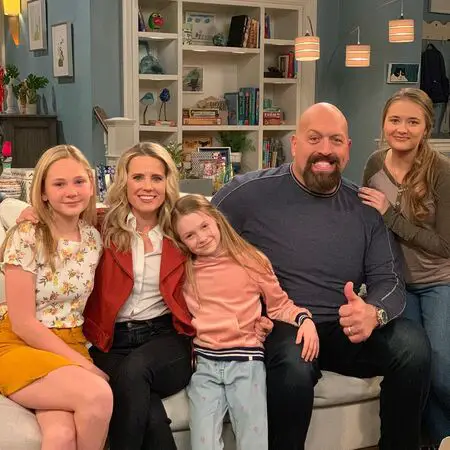 Lily Brooks O'Briant portrays the character of Mandy Wight on Netflix's The Big Show Show.