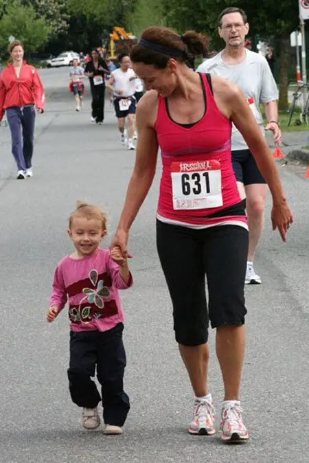 Jennifer Beals with her daughter Ella Dixon (as a toddler) around 2007-2008; Is Jennifer Beals daughter Ella deaf?