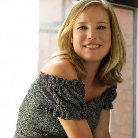 Zandy Hartig's net worth is estimated to be $500,000.