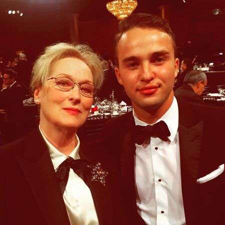 'See' star Mojean Aria with Meryl Streep at an award ceremony.