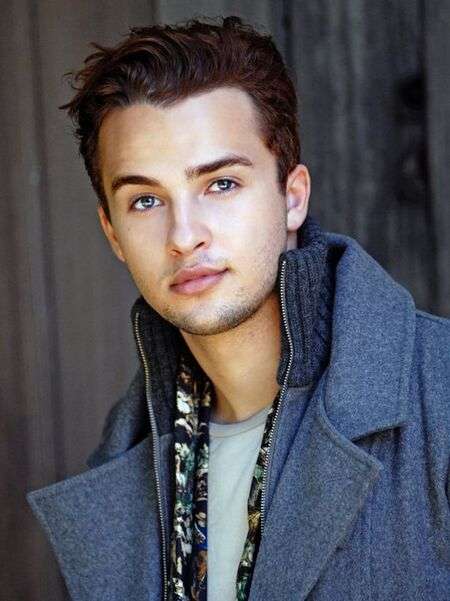 'See' actor Mojean Aria's mom kickstarted his acting career.