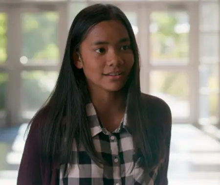 Gabrielle Quinn as Valerie in the Netflix sitcom The Healing Powers of Dude.