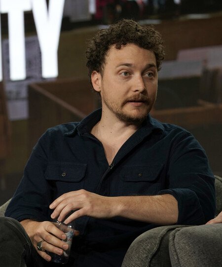 Is David H. Holmes dating a girlfriend?