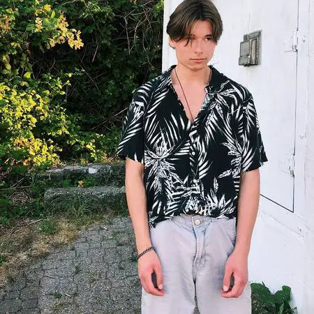 Utopia Falls Hulu Apollo actor Phillip Lewitski is not dating anyone right now.