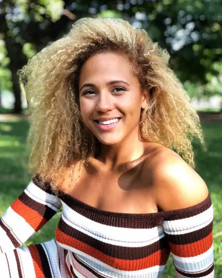 Utopia Falls Hulu Aliyah actress Robyn Alomar's net worth is estimated to be $50,000.