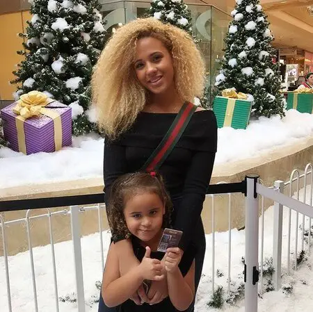 Utopia Falls Hulu Aliyah actress Robyn Alomar with her little sister Lourdes Maria Alomar.