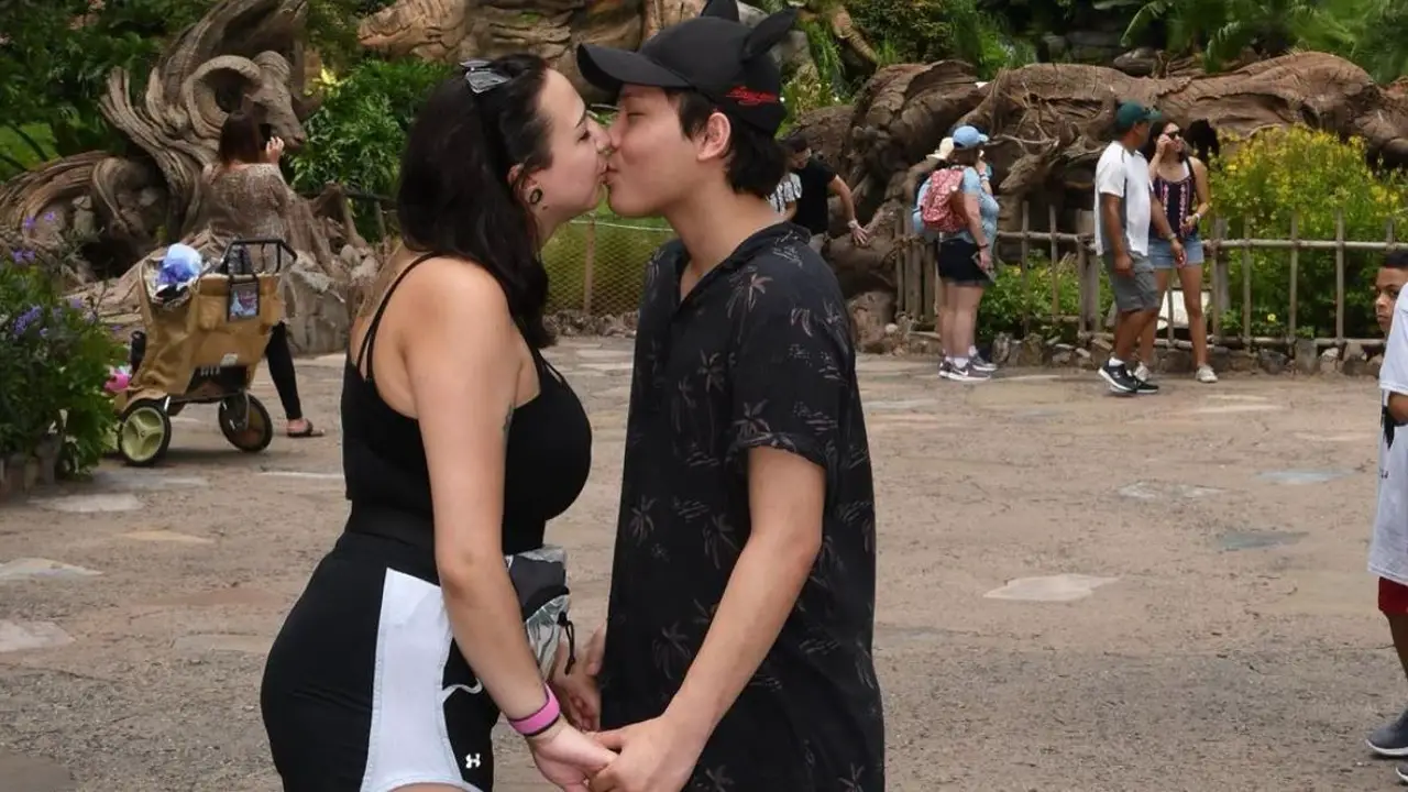 faze-mew-engaged-girlfriend-2019