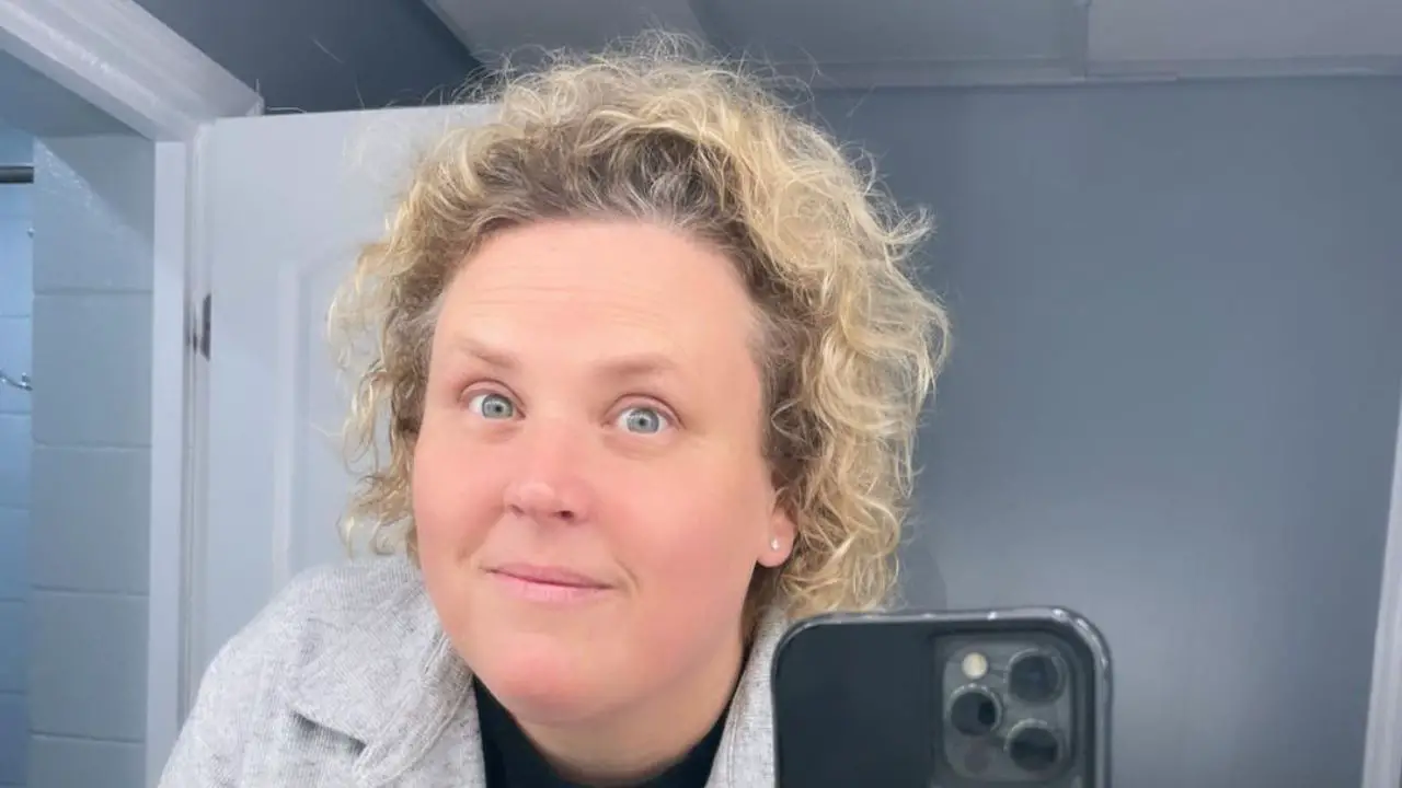 As a lesbian, Fortune Femister uses the pronoun "she". celebsindepth.com