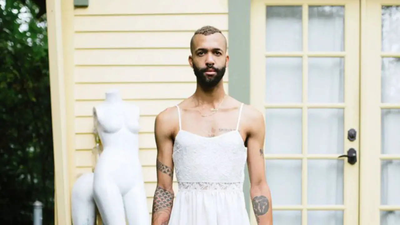 Your outfits don't symbolize your sexuality. celebsindepth.com