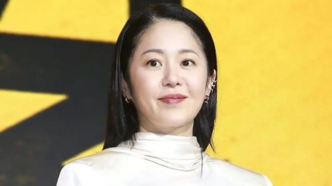 Go Hyun-Jung plays the role of Kim Mo-mi in Netflix's Mask Girl. celebsindepth.com