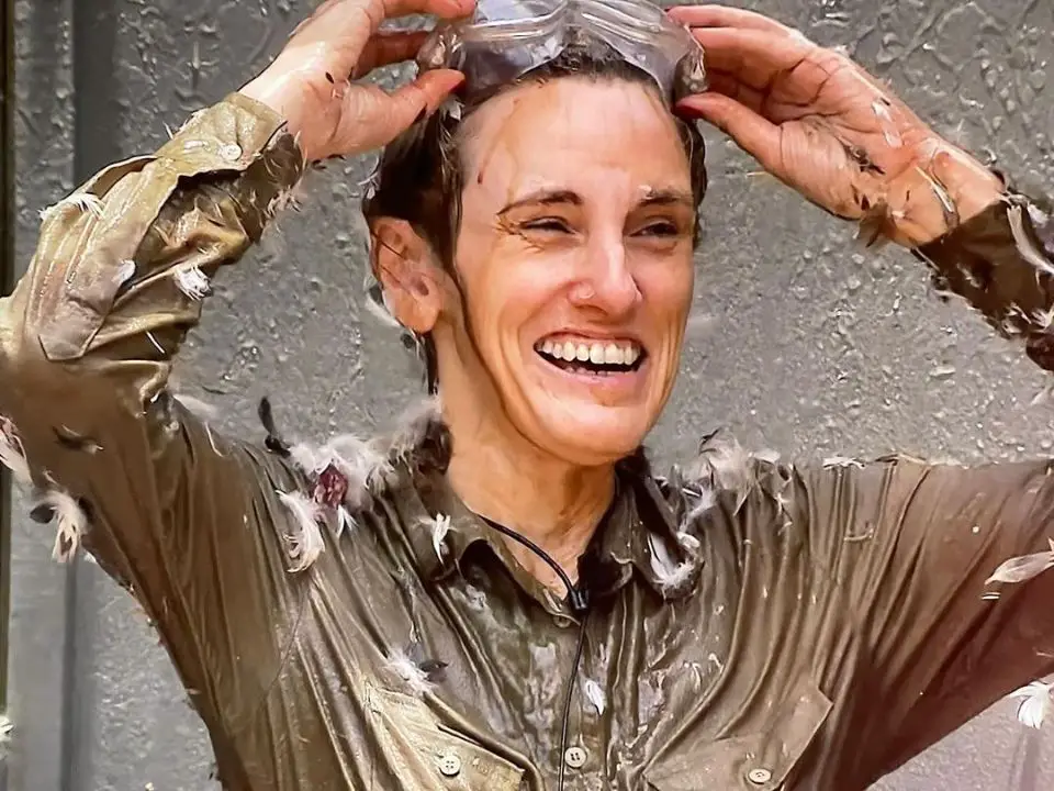 Grace Dent was taken to the doctor after a centered ear. celebsindepth.com