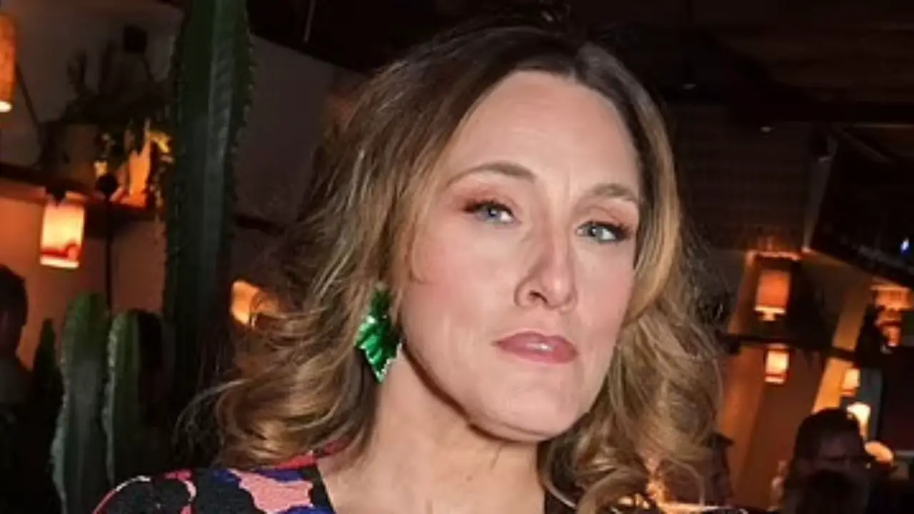 Grace Dent has never stated what's wrong with her teeth. celebsindepth.com
