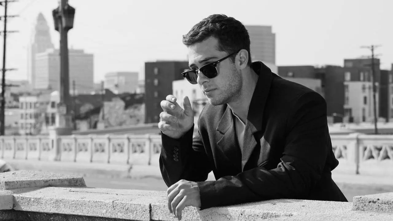 The Ben actor, Jaren Lewison, is not gay. celebsindepth.com
