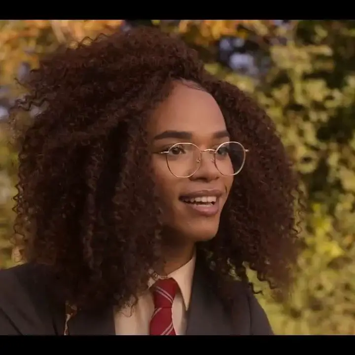 Elle from Heartstopper is transgender. celebsindepth.com
