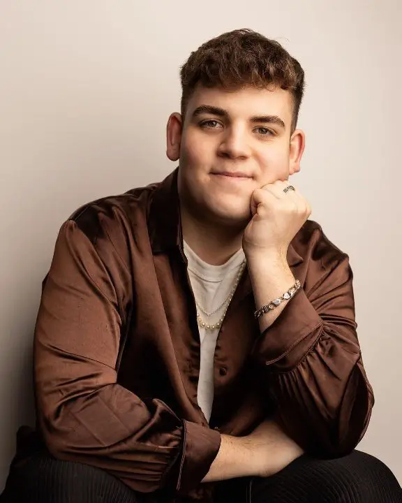 Fans believe Isaac might come out as aromantic or asexual. celebsindepth.com