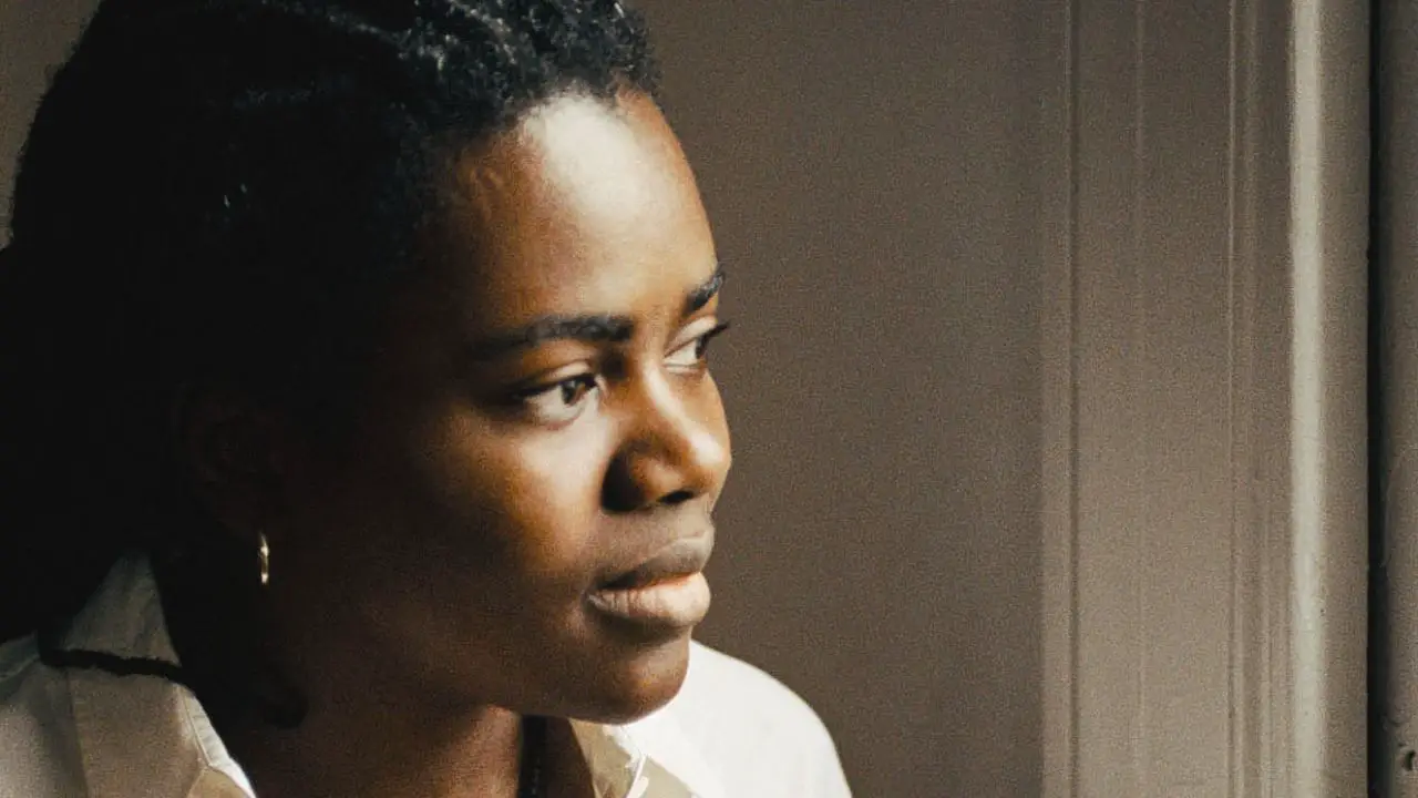 Tracy Chapman beard suggested her sexuality as a boy. celebsindepth.com