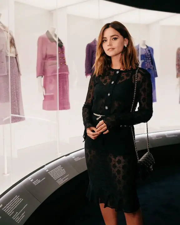 Jenna Coleman doesn't have a sister. celebsindepth.com
