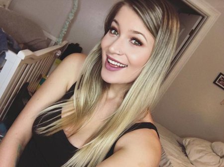 Jessi Smiles was back on YouTube hitting back at Gabbie Hanna for her comments to a fan.