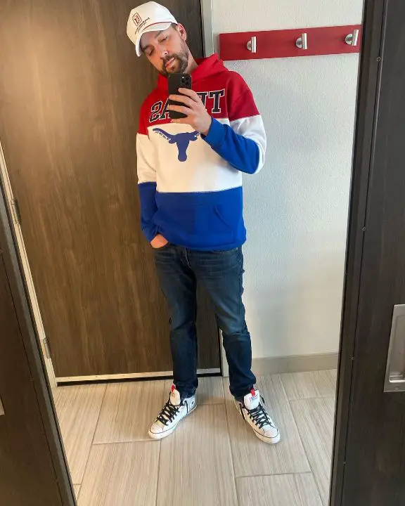 John Crist is not married yet and doesn't have a wife. celebsindepth.com