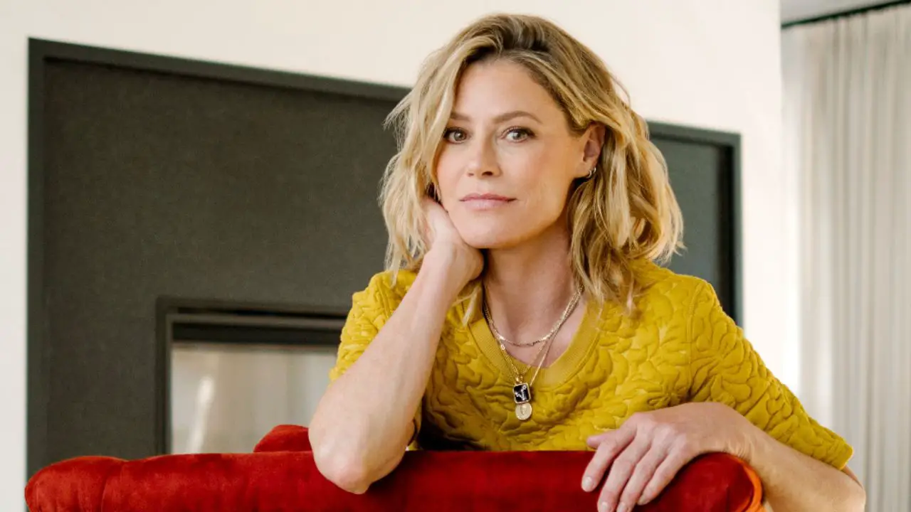 Julie Bowen doesn't seem to have a boyfriend. celebsindepth.com