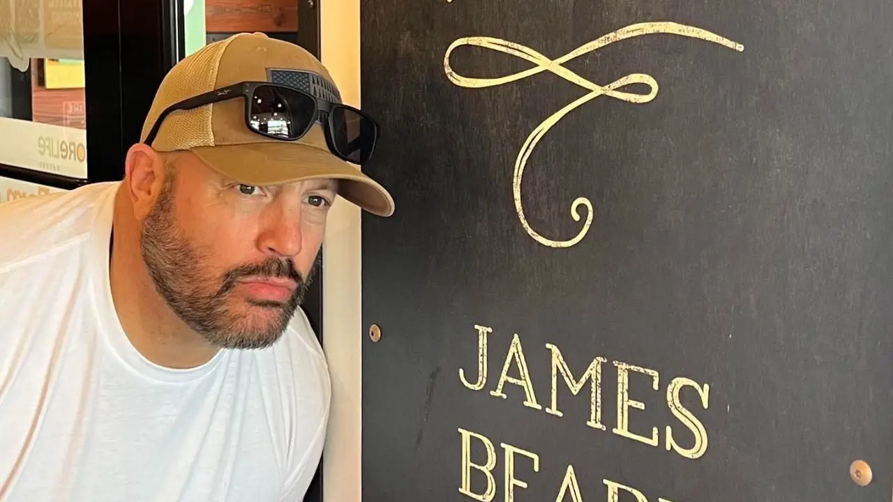 Kevin James underwent weight loss by following a strict diet routine. celebsindepth.com