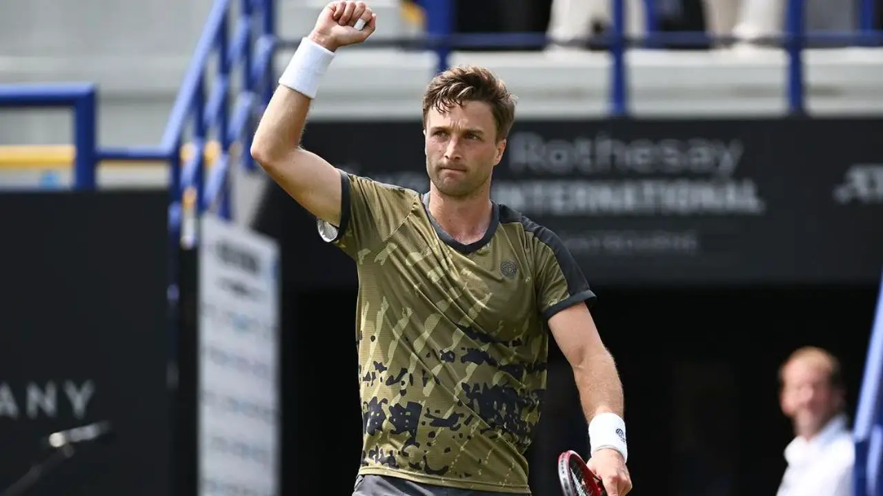 Liam Broady has an estimated net worth of $2 million dollars. celebsindepth.com