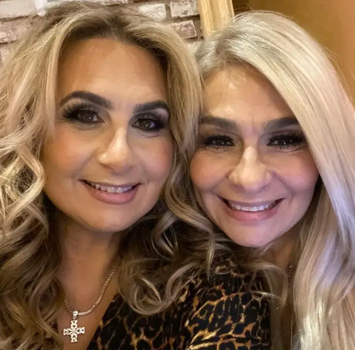 Lisa Valastro with her sister, Mary Sciarron. celebsindepth.com