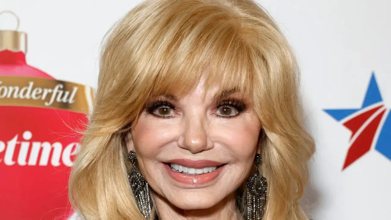Loni Anderson revealed she uses moisturizer for her face. celebsindepth.com