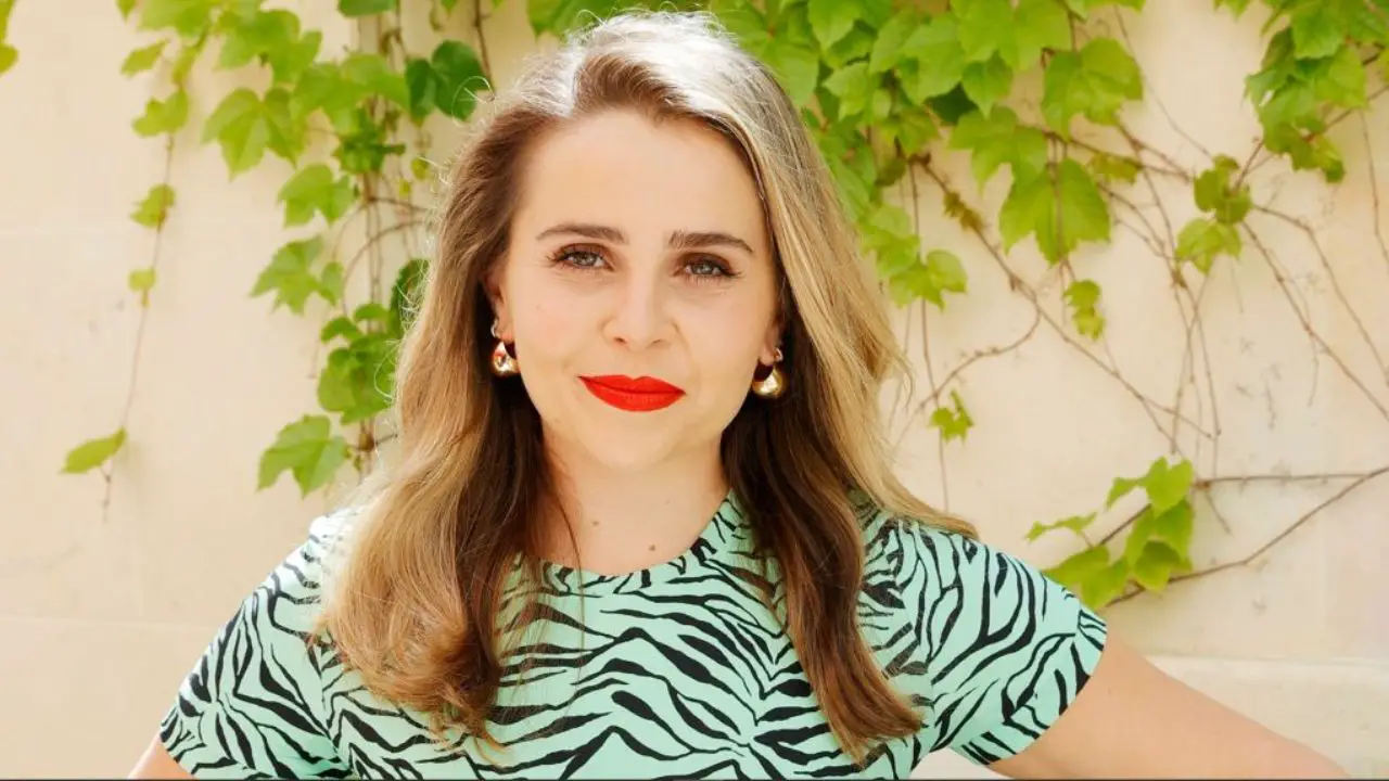 Mae Whitman has yet to get married. celebsindepth.com