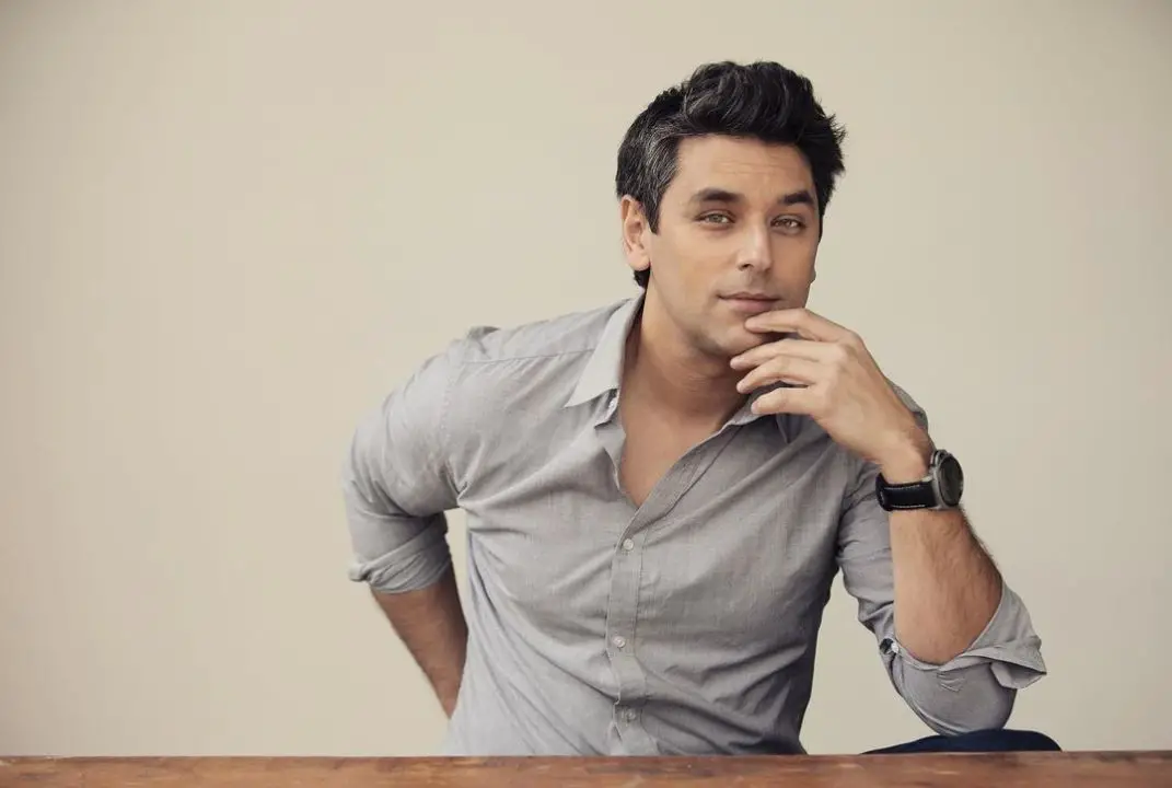 Mark Ghanime plays the role of a gay actor. celebsindepth.com