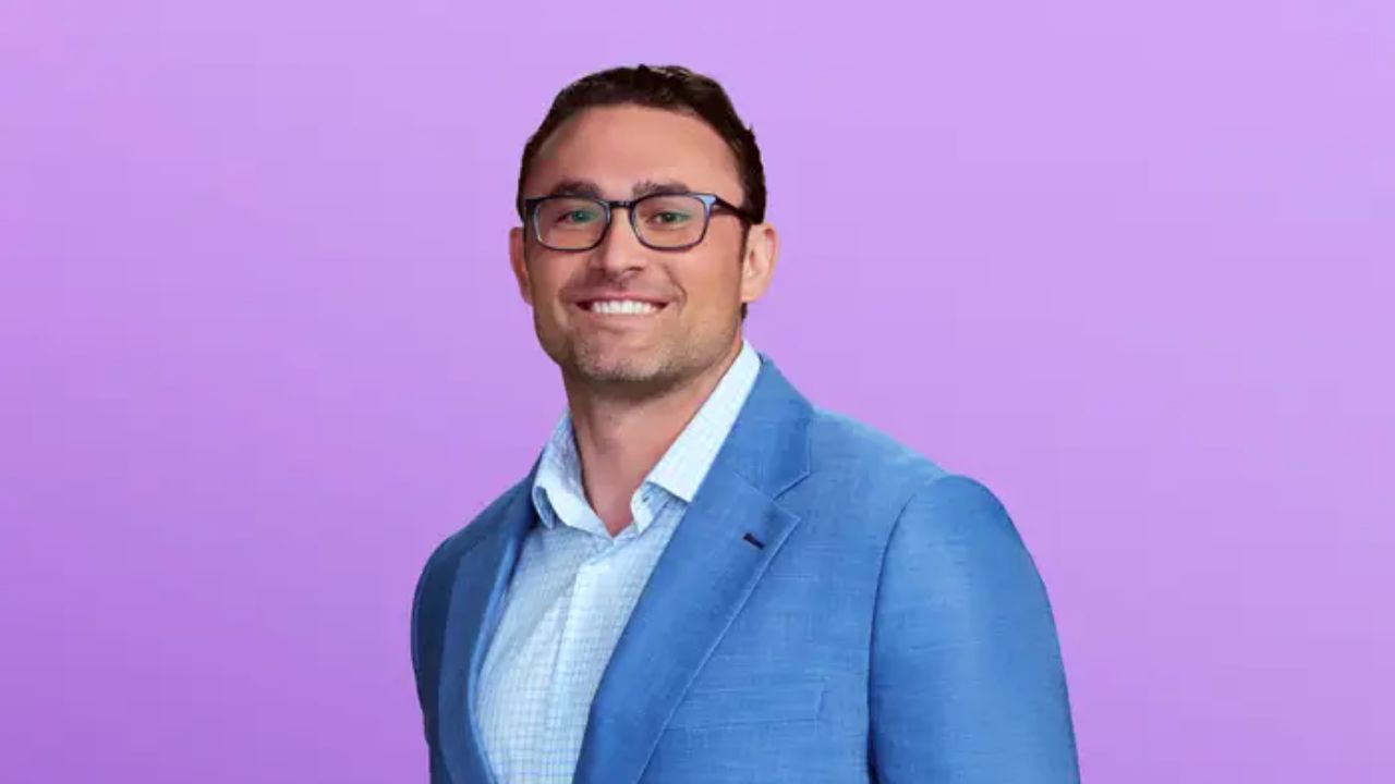Matthew on Love Is Blind looks like one of those autistic people. celebsindepth.com 
