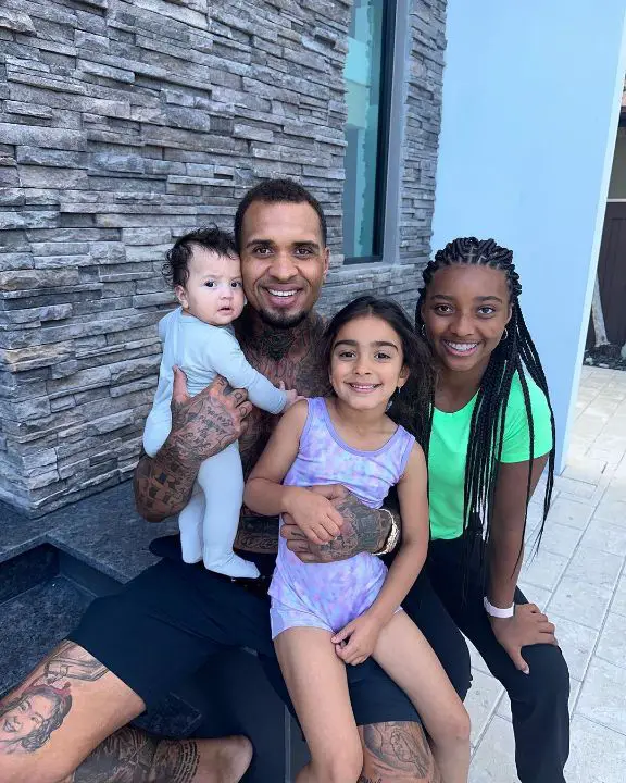 Maurkice Pouncey with his children. celebsindepth.com