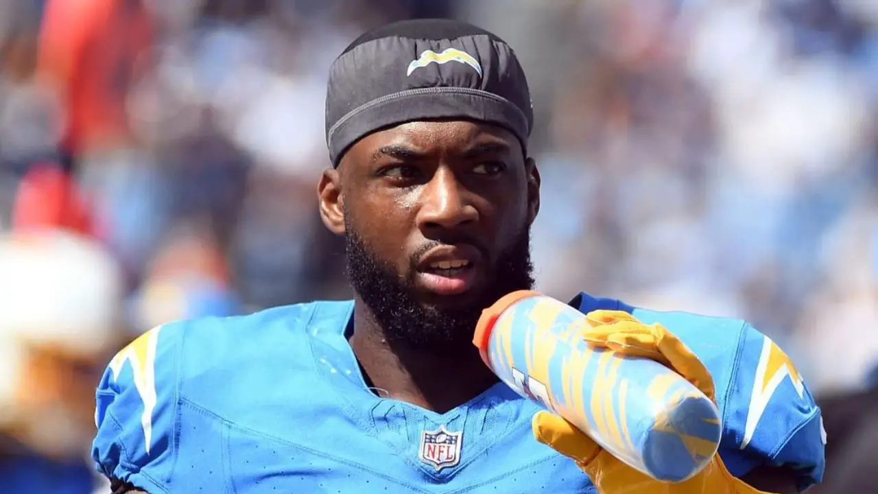 Mike Williams’ died due to his teeth (dental) issues. celebsindepth.com