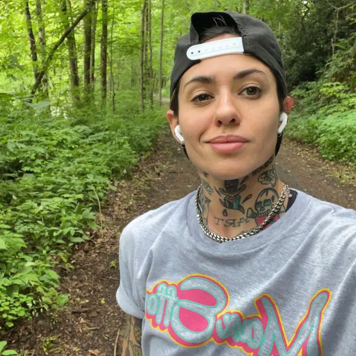 Morgan Wade's athletic physique and tattoos caused gay and lesbian rumors. celebsindepth.com