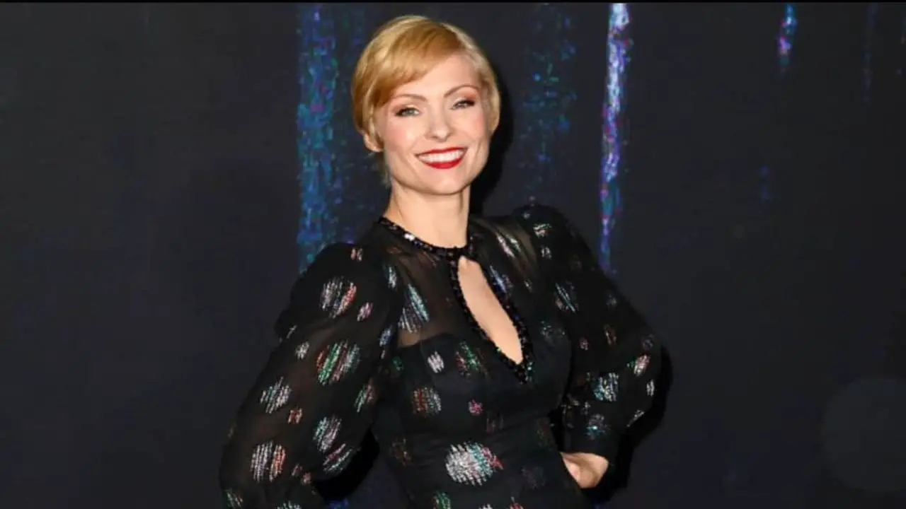 Myanna Buring has not revealed her husband yet. celebsindepth.com