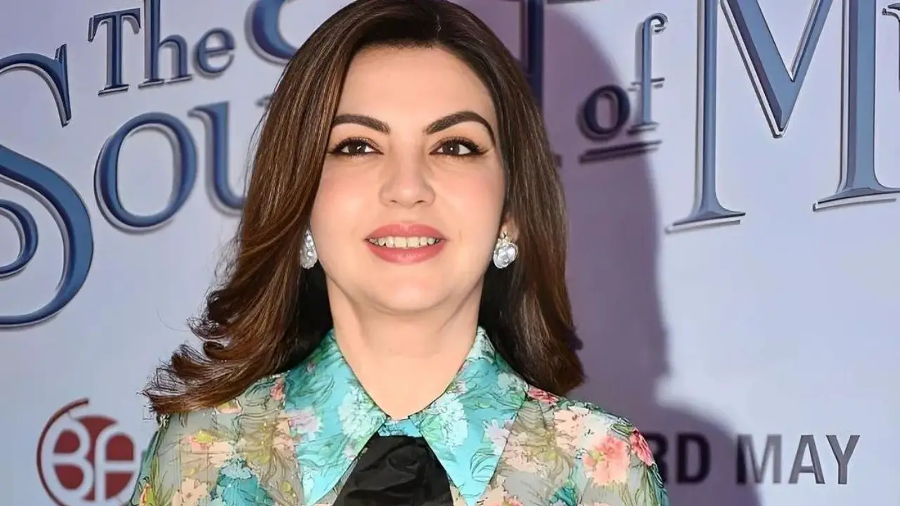 Due to Botox Nita Ambani has a fuller face. celebsindepth.com